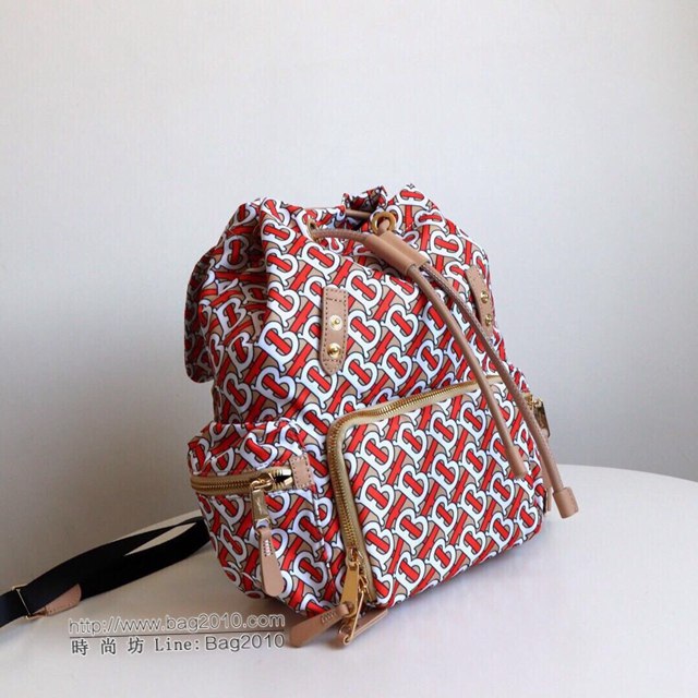 Burberry專櫃新款雙肩包 巴寶莉The Rucksack中號專屬標識印花尼龍軍旅背包  db1174
